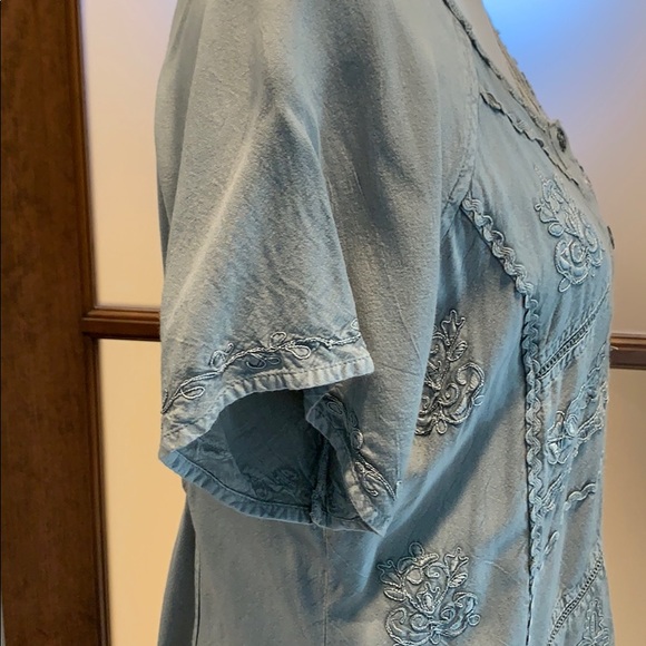 Embroidered gray blouse size large by Coline - Picture 4 of 7